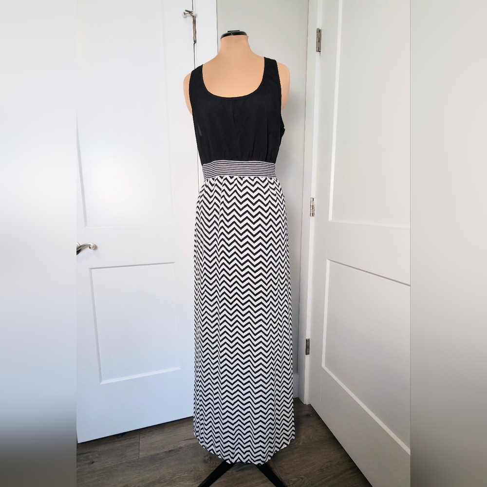 Charming Charlie Womens Maxi Dress Large Black White Chevron Racer Back Scoop - Picture 7 of 7